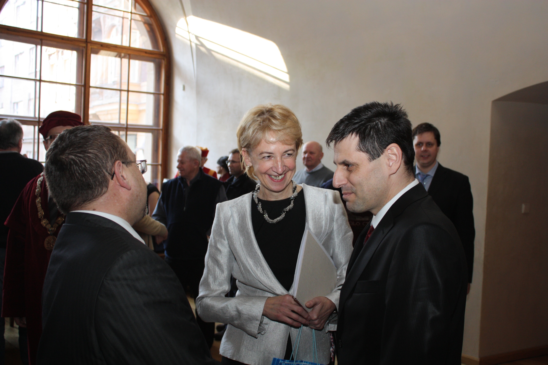Náměstkyně ministra školství Ing. Eva Bartoňová a Ing. Michael Hrbata nám. ministra obrany