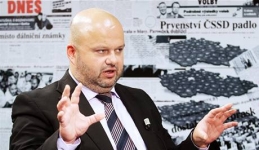 Pecinovo ministerstvo bude kvůli poplatkům popotahovat čtyři kraje 